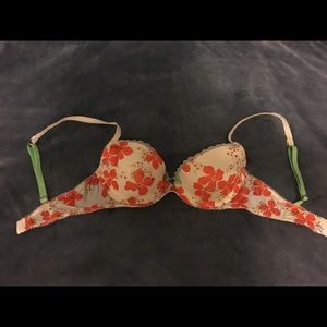 Pout by Victoria’s Secret 32C bra